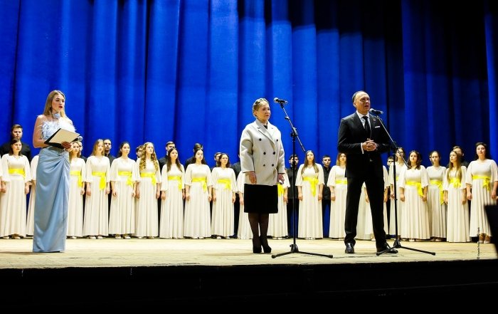 Юлия Тимошенко выбрала пальто от бренда Brunello Cucinelli, имеющих магазины в России Юлия Тимошенко в пальто за 370 000 грн.