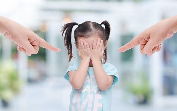 Токсичные родители: 10 признаков поведения, которые ломают ребенка - фото №4