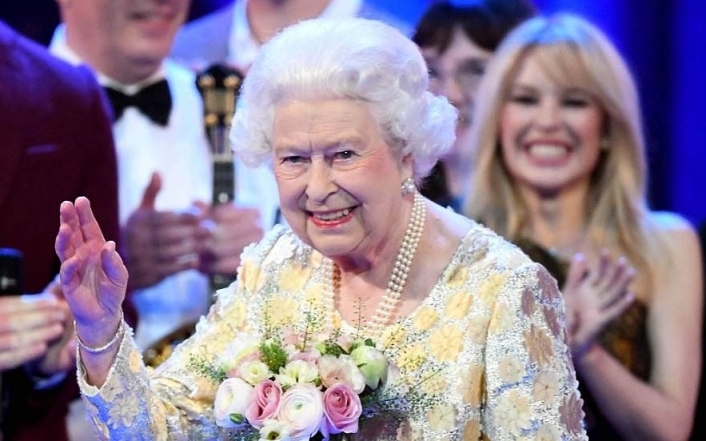 Королева Елизавета II впервые за 68 лет отменила салют в честь своего дня рождения - фото №2