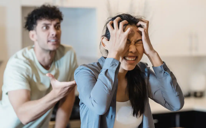 Почему муж кричит на жену и что с этим делать? Психологиня дала работающие советы - фото №1