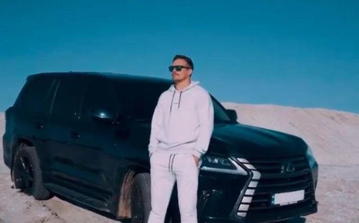 Роскошный гараж Усика