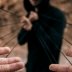 Фразы-ловушки, от которых вы теряете контроль: как распознать незаметную манипуляцию в разговоре
