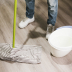 Підлогу можна мити раз на тиждень: секретний інгредієнт для блиску, чистоти і свіжості