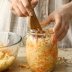 Что добавить к квашеной капусте, чтобы не плесневела месяцами: важный момент