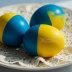 Натурально, дешево та символічно: як пофарбувати великодні яйця у жовто-блакитний колір
