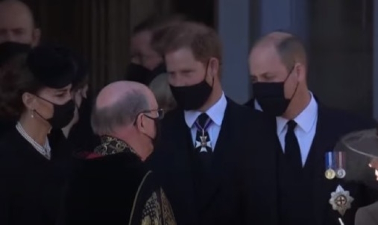 В Великобритании прощаются с принцом Филиппом: онлайн-трансляция - фото №11