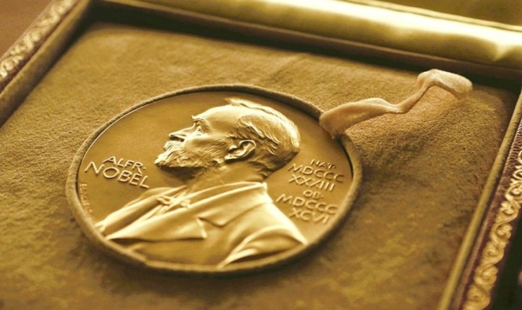 "За безошибочный поэтический голос": Нобелевскую премию по литературе присудили американке Луизе Глюк - фото №2