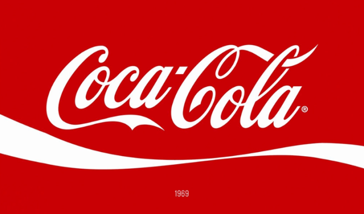 Coca-Cola исполняется 134 года: как менялся дизайн культового напитка (ФОТО) - фото №7