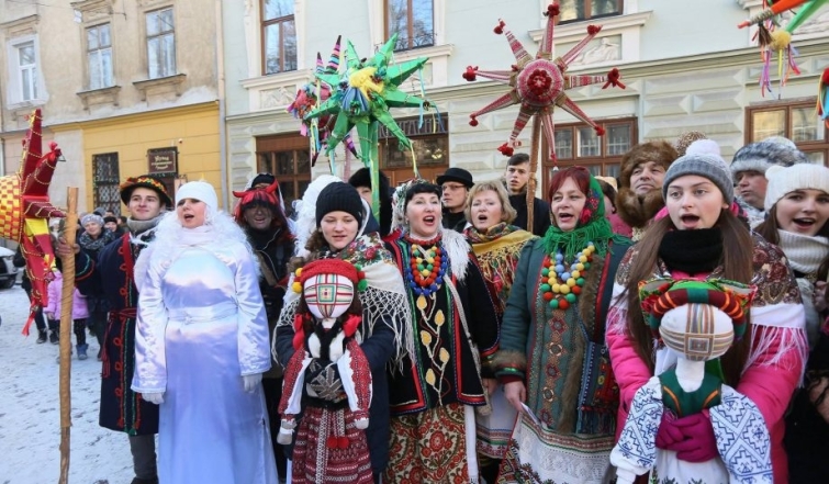 Найкращі колядки для підлітків - які пісні співають найчастіше - фото №1