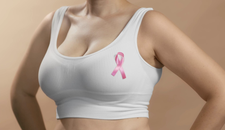 Всеукраїнський день боротьби з захворюванням на рак молочної залози: мамолог розповів, як вберегти себе від цієї хвороби - фото №1