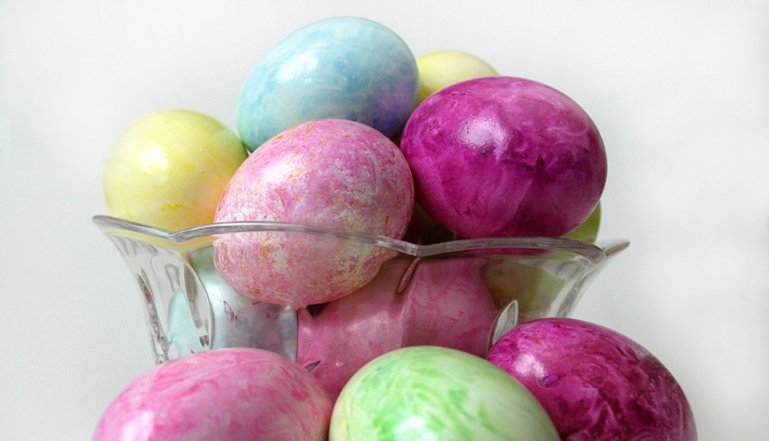 Как покрасить яйца