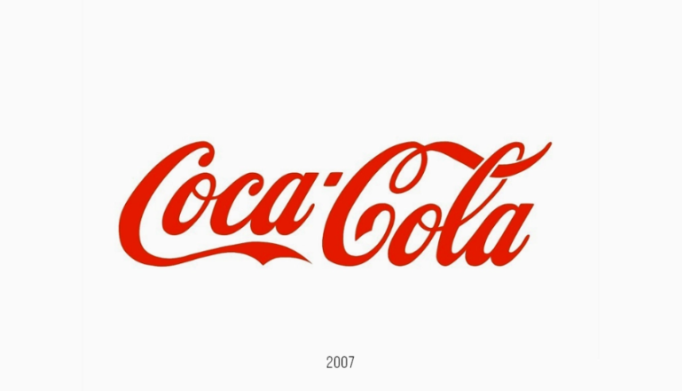 Coca-Cola исполняется 134 года: как менялся дизайн культового напитка (ФОТО) - фото №12