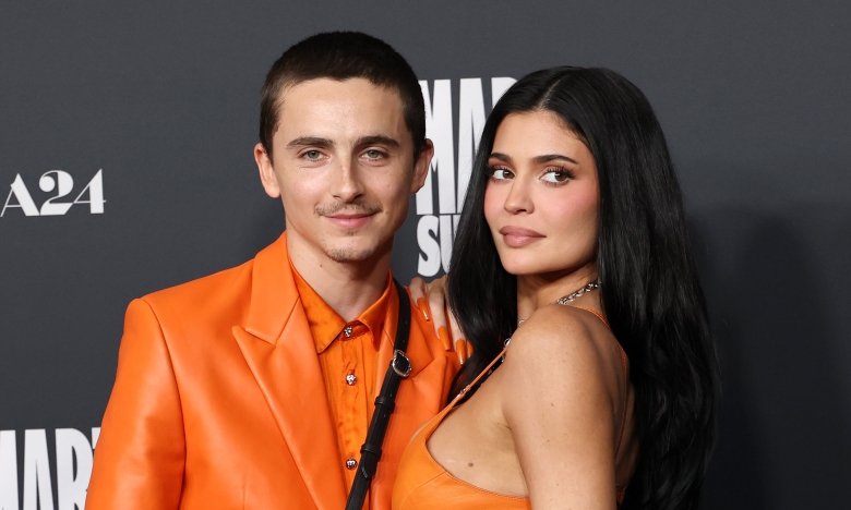 Кайли Дженнер и Тимоти Шаламе вышли в свет в парных образах — фото