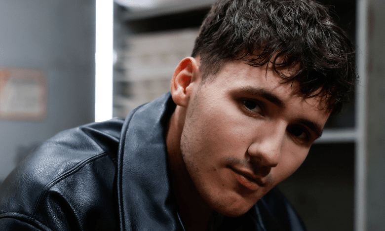 Кліп YAKTAK "Не питай мене" — текст пісні та відео