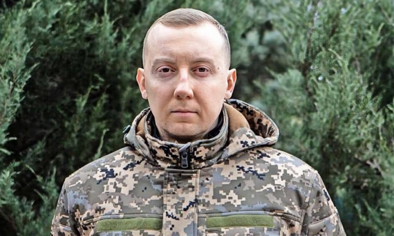 Станіслав Асєєв показав своє тіло після поранення на фронті
