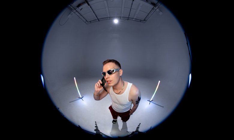 YOGEN "Моно" — новый клип в стиле ретро 90-х — видео