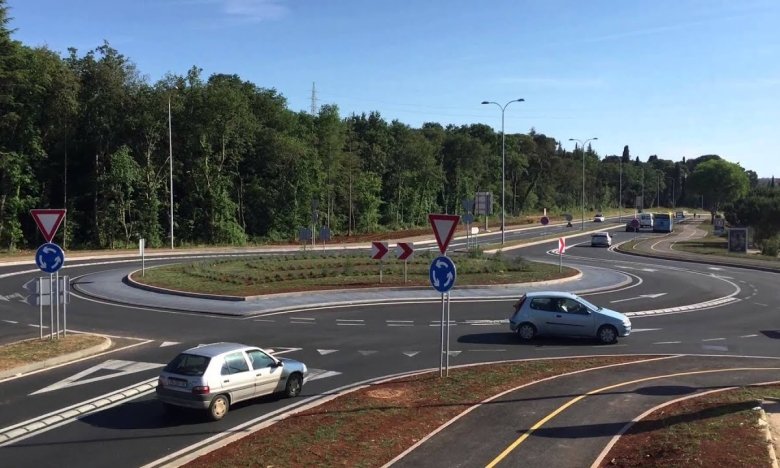 В каких случаях включаются поворотники на кольце