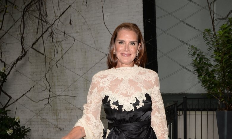 Брук Шилдс показалася у сукні в довжині міні - нові фото знаменитості