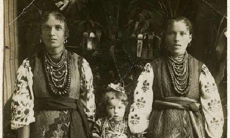 Материнство без прикрас: унікальні фото українок XX століття