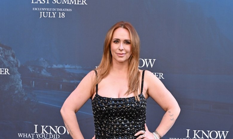 Дженніфер Лав Г'юїтт показала, з чим носити чорну сукню