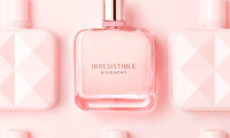 На фото флакон парфуму Irresistible Rose Velvet