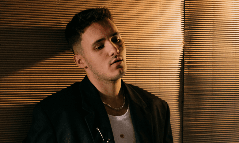 YAKTAK "Цілую малинові" – офіційна прем'єра, дивитися кліп, слухати онлайн