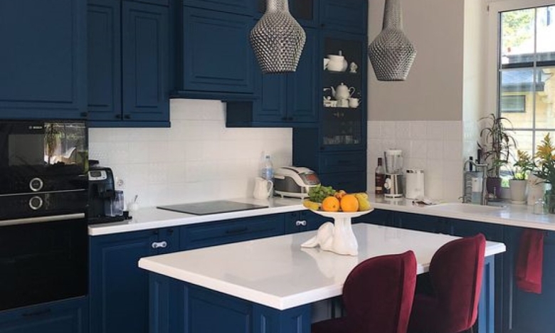 Кухня синього кольору, фото