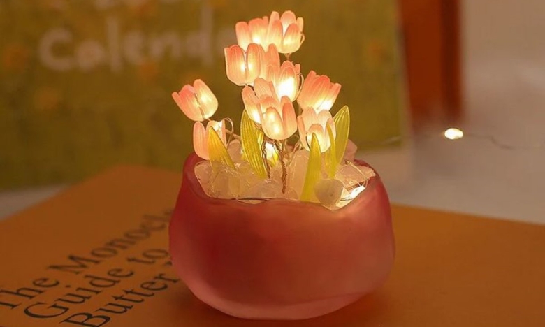 Світильник в тюльпани, фото