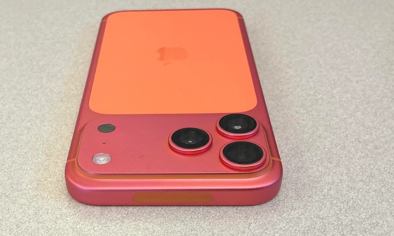 iPhone 17 Pro Max рожевого відтінку