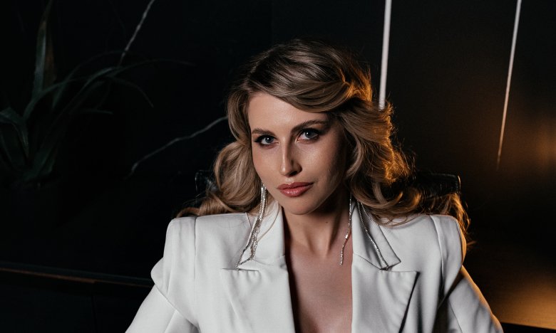 Сексуалды бұзық жігітті трахает