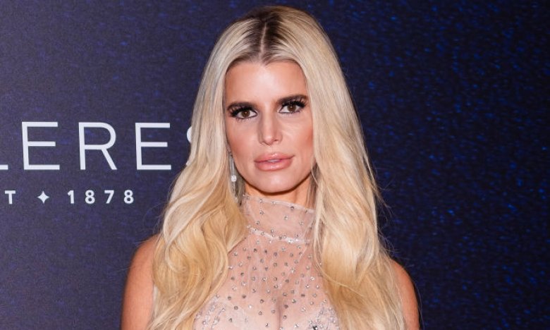 Джессіка Сімпсон пʼє сперму змії - навіщо