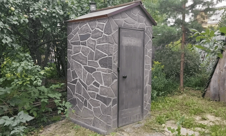 Процес створення туалету на дачі