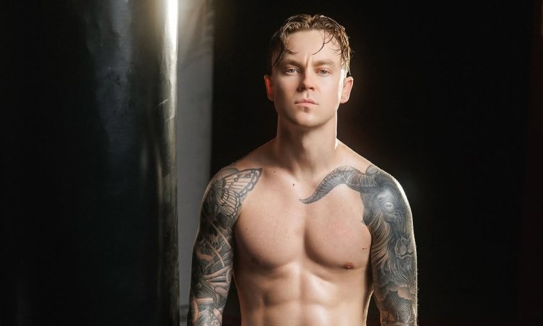 Полиция остановила концерт Артема Пивоварова