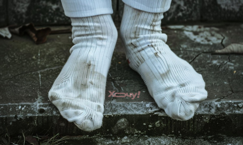 Грязные белые носки, фото