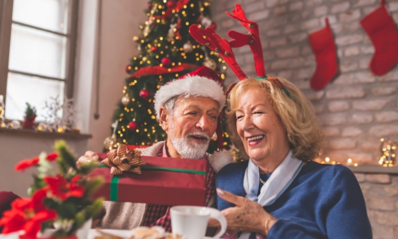 Что подарить бабушке и дедушке на Рождество - варианты презентов на разную сумму