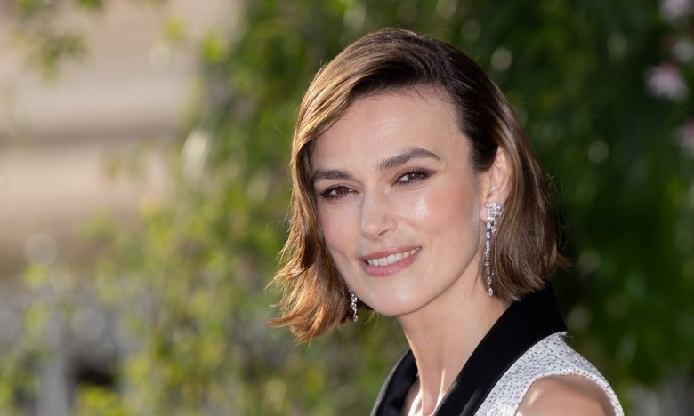 Кира Найтли показала стильный кэжуал лук - новые фото актрисы