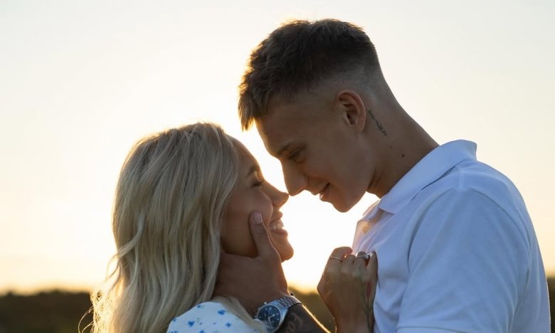 Блогерша Даша Цветкова засветила новое кольцо на безымянном пальце