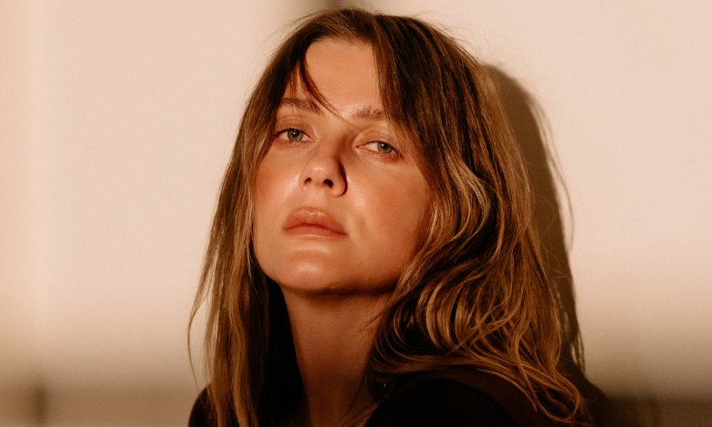 Певица KOLA представит свои лучшие песни