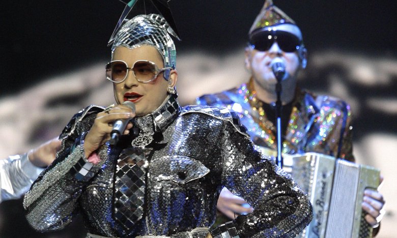 Андрей Данилко в образе Верки Сердючки на сцене