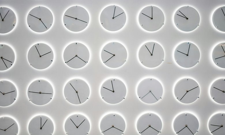 Зимовий час 2025 у світі