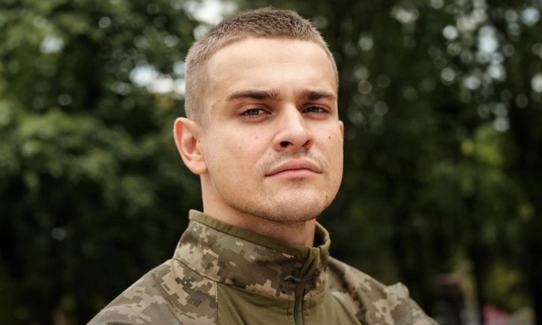 Максим Девізоров, актор серіалу Перші Ластівки, фото