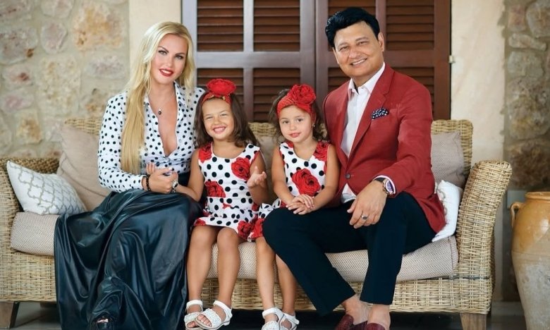 Камалия с дочерьми Арабеллой и Мирабеллой и эксчеловиком Захуром, фото