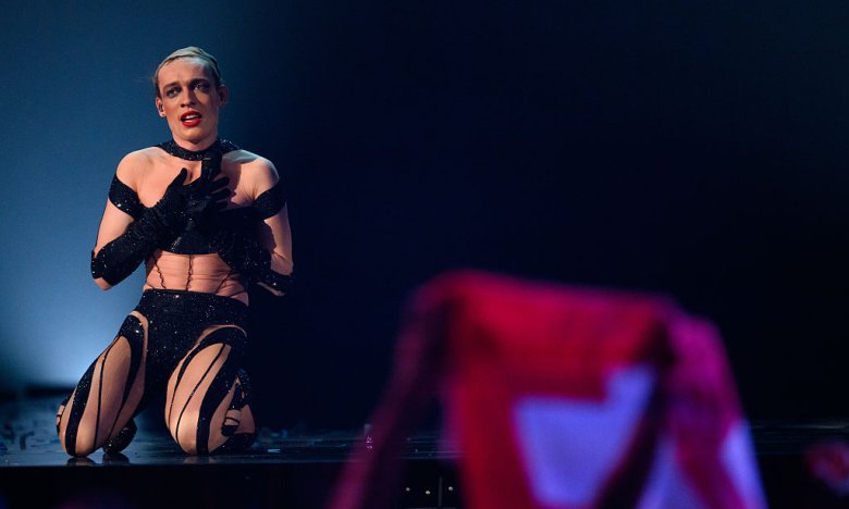 Анна Тринчер тролит Nemo за плагиат образа