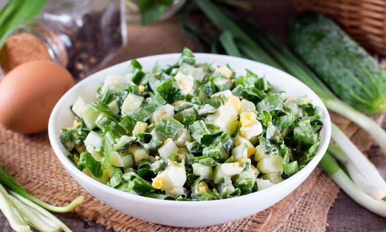 салат з кропивою рецепт