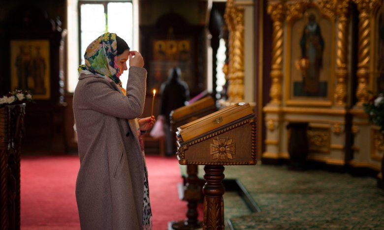 Можно ли женщинам приходить в церковь в штанах — ответ ВТО