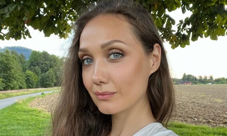 Евгения Власова объяснила, планирует ли возвращаться на сцену