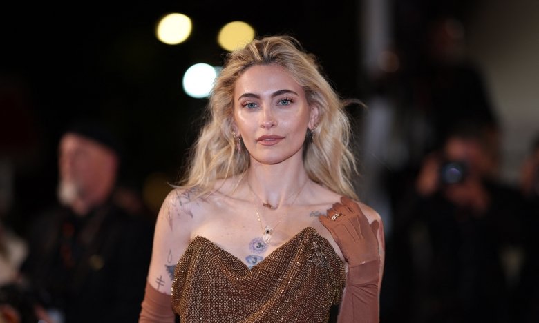 Пэрис Джексон показала повседневный образ – новые фото модели и актрисы