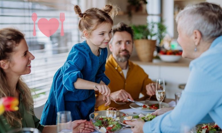 Почему семейные обеды полезны для детей — мнение психологов
