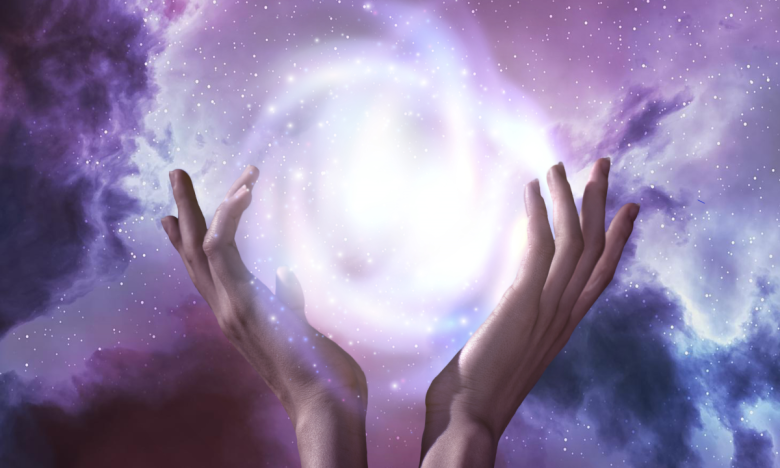 Руки на фоне Вселенной, картинка