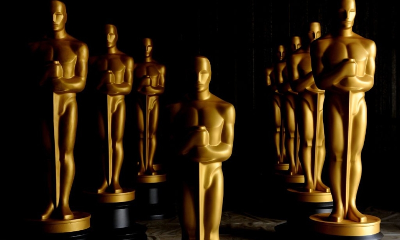 Зображення багатьох Оскарів в ряд